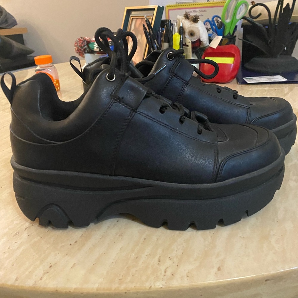 BRAND NEW Black Steve Madden Chunky Platform Sneakers
